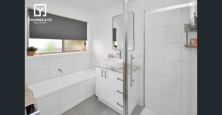 WELL PRESENTED LARGE TWO BEDROOM UNIT - Photo 4