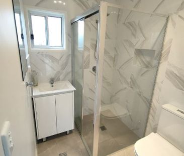 9A Lake Entrance Road, Oak Flats NSW 2529 - House For Rent | Domain - Photo 4