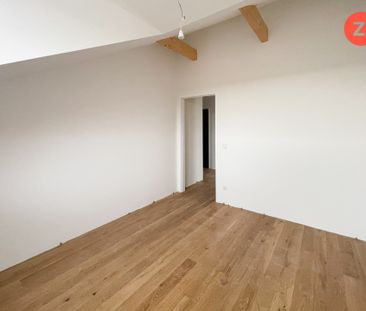 Wohnen mit Flair - 4 Zimmerwohnung im Dachgeschoss mit Küche und Ba... - Photo 2