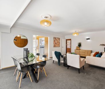 3 Bedrooms on Meadway - Photo 3