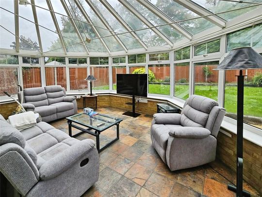 1 bedroom in a house share to rent - Photo 1