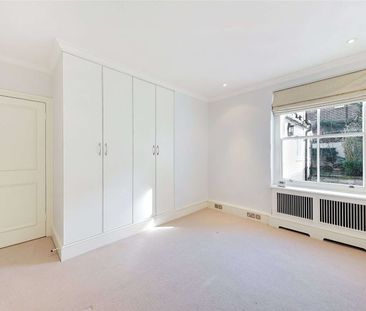 A well presented one bedroom garden flat situated in a prime Chelse... - Photo 5