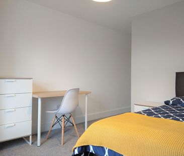 Ensuite Living Near Shops & Bus Links - Photo 3