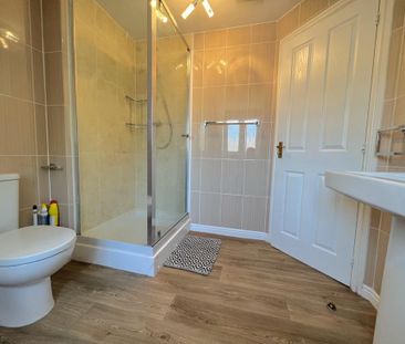 4 bedroom semi-detached house to rent - Photo 6