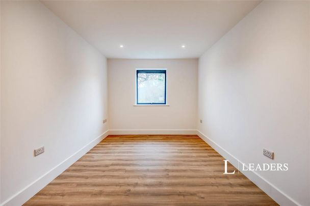 4 bedroom bungalow to rent - Photo 1