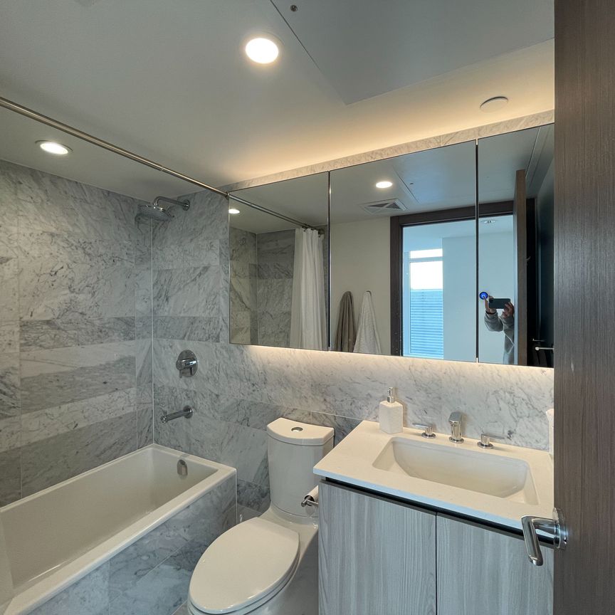 For Lease - 17 BATHURST Street Unit# 1502, Toronto, Ontario - Photo 1