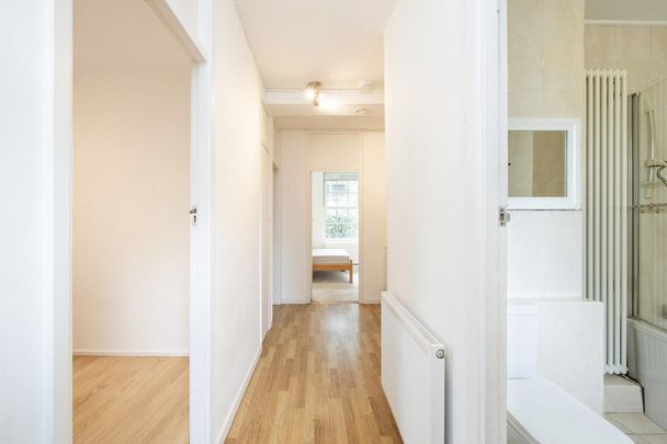 3 bedroom flat in Chalk Farm - Photo 1