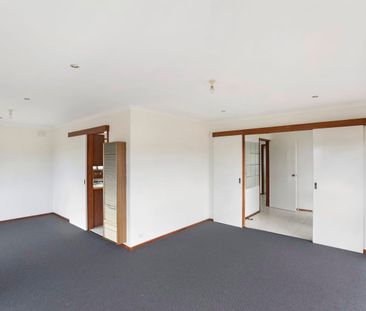 3 BEDROOM FAMILY HOME!! - Photo 2