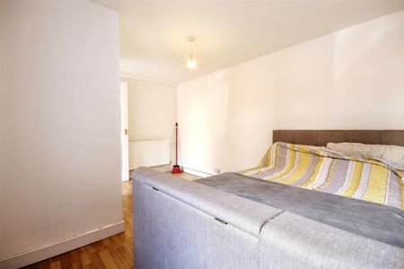 1 Bedroom Flat / Apartment to let - Photo 4