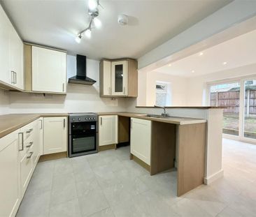 3 bedroom semi-detached house to rent - Photo 5