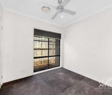 Spacious Home! 3 Living Areas, 4 Bedrooms, Amazing Location! - Photo 3