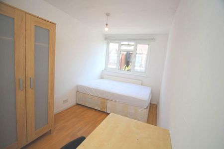6 bedroom detached house to rent - Photo 2