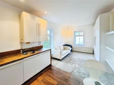 Studio to rent - Photo 3