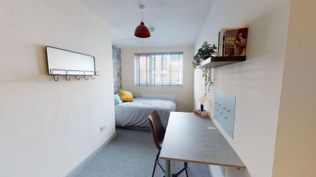 4 bedroom flat to rent - Photo 3