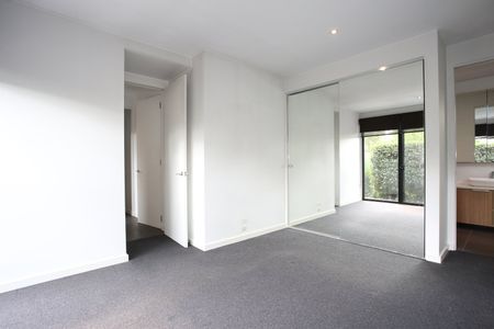 1/24 Hyslop Parade, Malvern East VIC 3145 - Photo 3