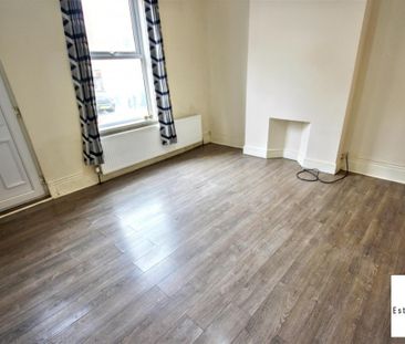 3 Bedroom House - End Terrace To Let - Photo 1