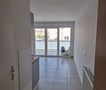 T2 AVEC TERRASSE + PARKING - Photo 3