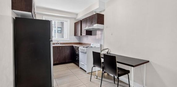3 ½ SPACIEUX & BIEN ENTRETENU - Photo 2