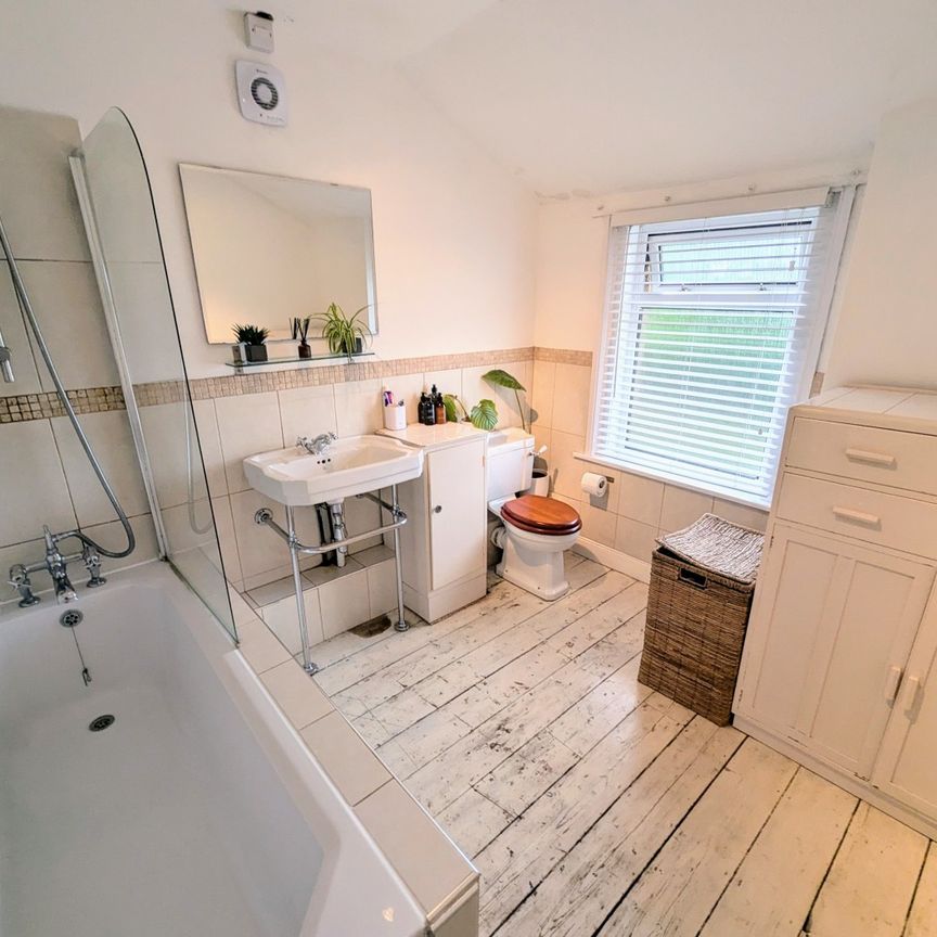A 2 Bedroom Terraced - Photo 1