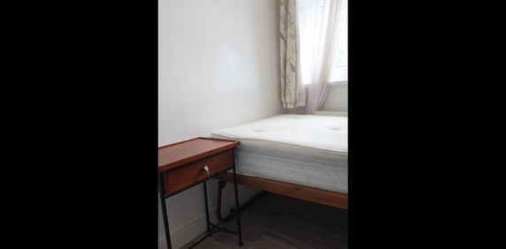 Room in a Shared House, Oaklands Park Avenue, IG1 - Photo 2