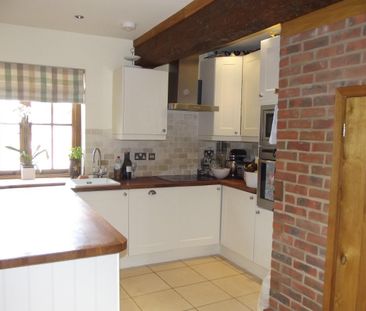 2 bedroom terraced house to rent - Photo 4