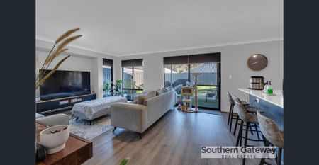 Modern Family Home - Photo 3