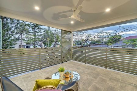 Modern Townhouse Living in the Heart of Corinda - Photo 2