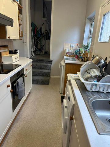 1 bedroom in a house share to rent - Photo 4