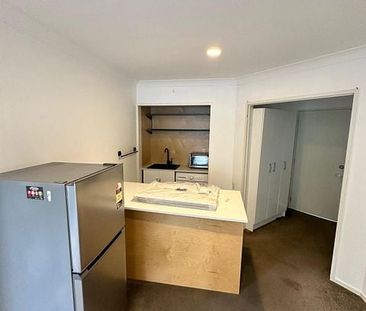 Charming 1BR Unit in Bucklands Beach - Photo 2