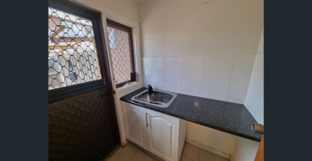 Neat 2 bedroom flat - Photo 4