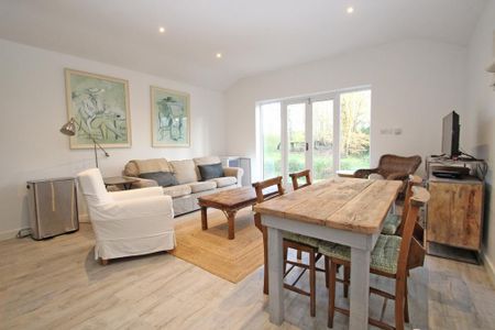 2 bedroom bungalow to rent - Photo 2