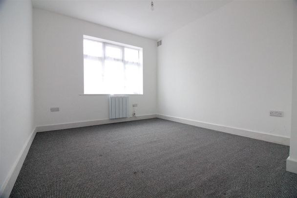 Westbury Road, Feltham - Photo 1
