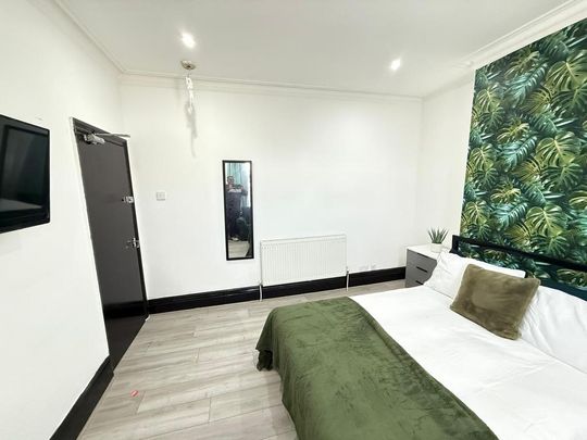 1 bedroom in a house share to rent - Photo 1