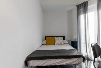 Calle Periodista Azzati, Valencia, Valencian Community 46002