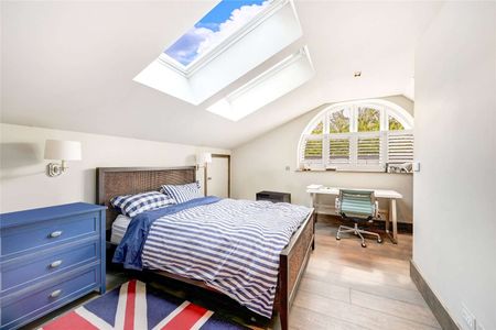 This is a truly unique property hidden away in a charming mews in the heart of Fulham - Photo 5