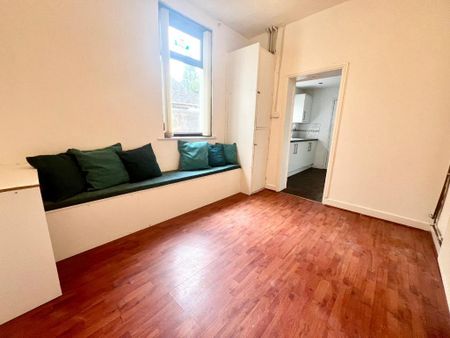 4 bedroom terraced house to rent - Photo 2