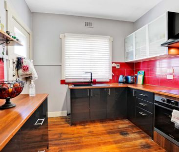 Neat & Comfortable 3-Bedroom Home in Convenient Location - Photo 6