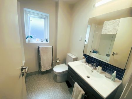 Gem on Oriental! - Photo 4