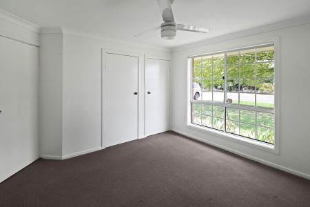 Spacious Family Home - Photo 4