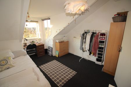 9 Bed - 213 Belle Vue Road, Woodhouse, Leeds - LS3 1HG - Student - Photo 4