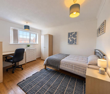 4 bedroom end of terrace house to rent - Photo 5