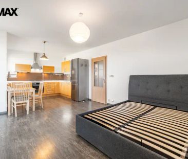 Pronájem bytu 2+kk s balkonem a parkovacím stáním, Pražská, Šestajo... - Photo 2