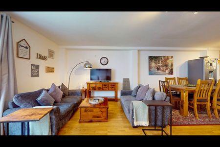 2 Bed Flat, Southwark Park Road, SE16 - Photo 2