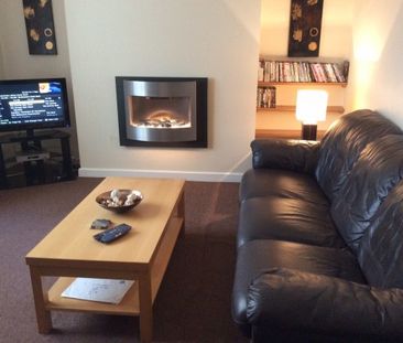 Superb 4bed house,4 minute walk to newport city centre - Photo 1