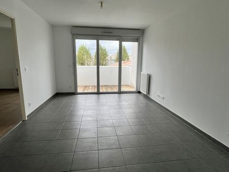Location Appartement 2 pièces 39m² ST ANDRE DE CUBZAC 33240 - Photo 2