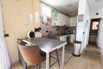 Bungalow con solarium privado en Playa Flamenca. Temporada baja.