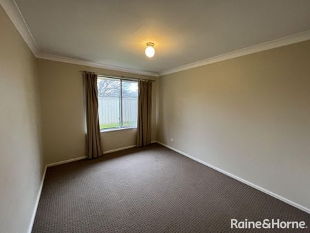 Spacious Two Bedroom Modern Unit - Photo 3