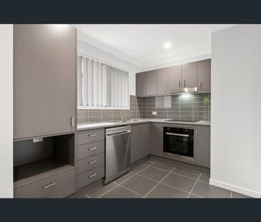 NEAR NEW SPACIOUS, STYLISH AND MODERN 2 BEDROOM HOME WITH AIR CON I... - Photo 5