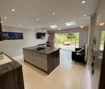 3 bedroom semi-detached house to rent - Photo 2