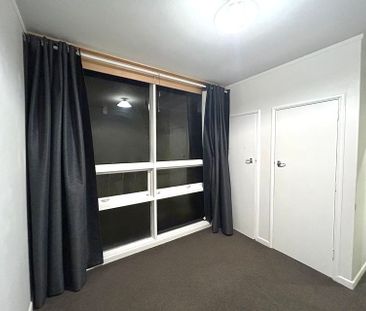 3BR Flat in Glenmore Street, Kelburn - Photo 3